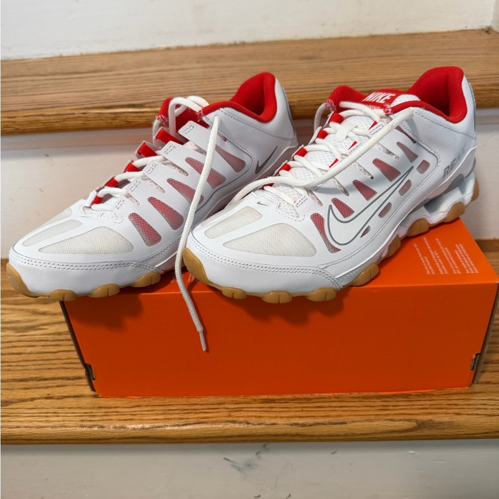 Nike Reax White & Red  Sneakers